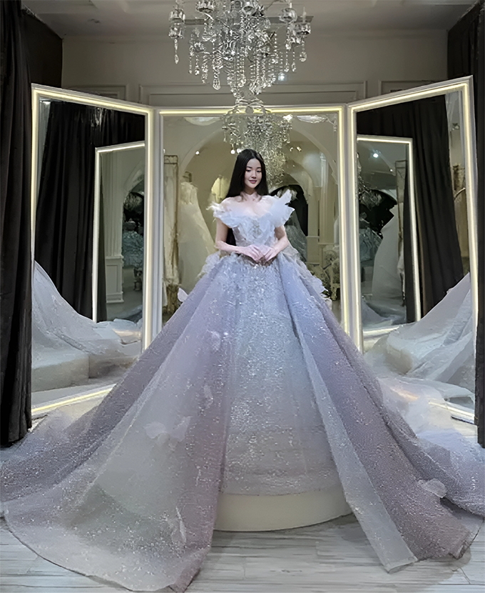 Chu Thanh Huyền tất bật đi thử váy cưới dịp cuối năm, được người chị thân thiết chúc 'năm rồng đón em bé' - Ảnh 2